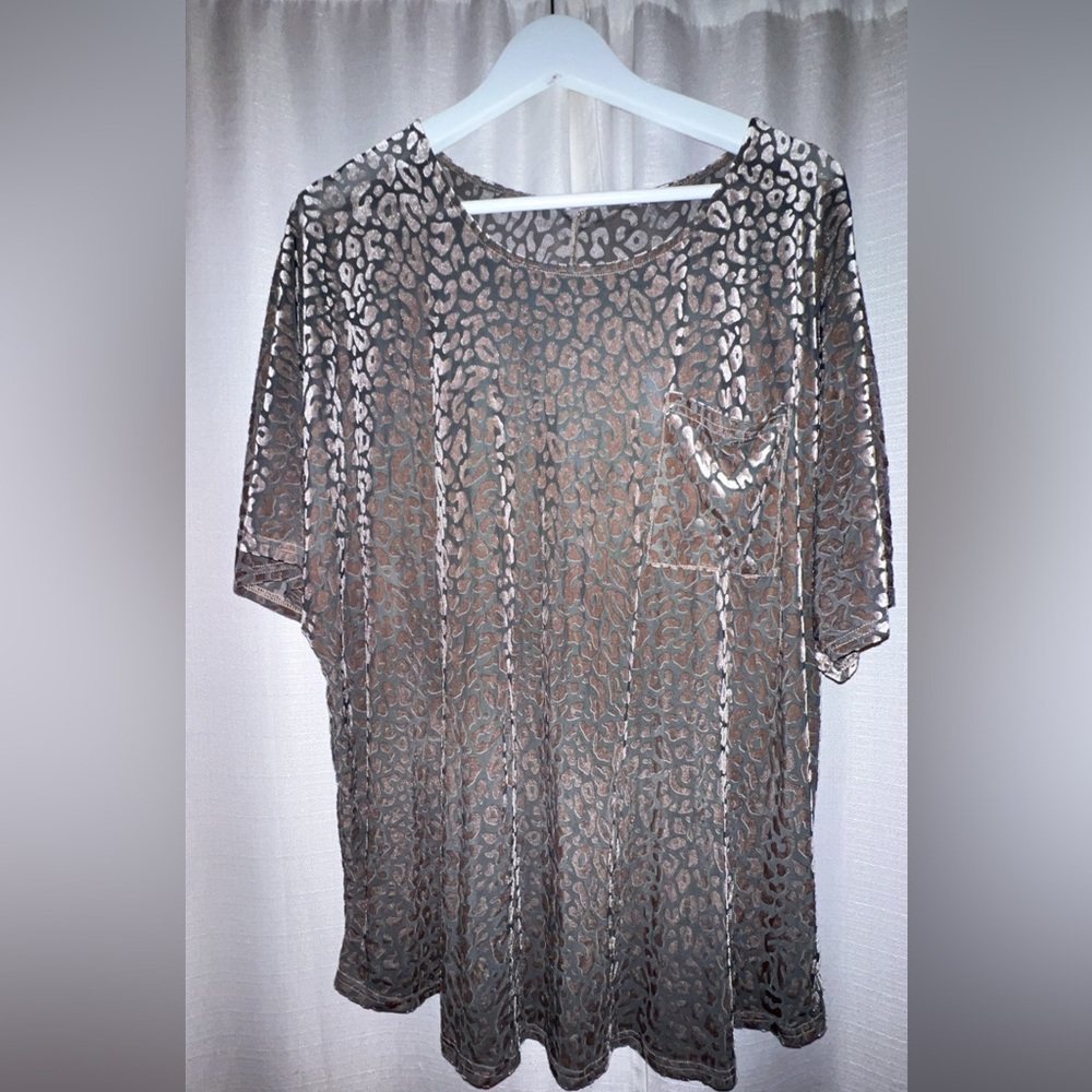 Stylish Gray Leopard Print Women Top
